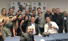 Cabos eleitorais de Flávio Bolsonaro foram pagos com caixa 2 - Ricardo Antunes