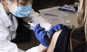 Anunciada em SP, vacinação de professores contra Covid-19 tem sido missão difícil em todo o mundo - Época